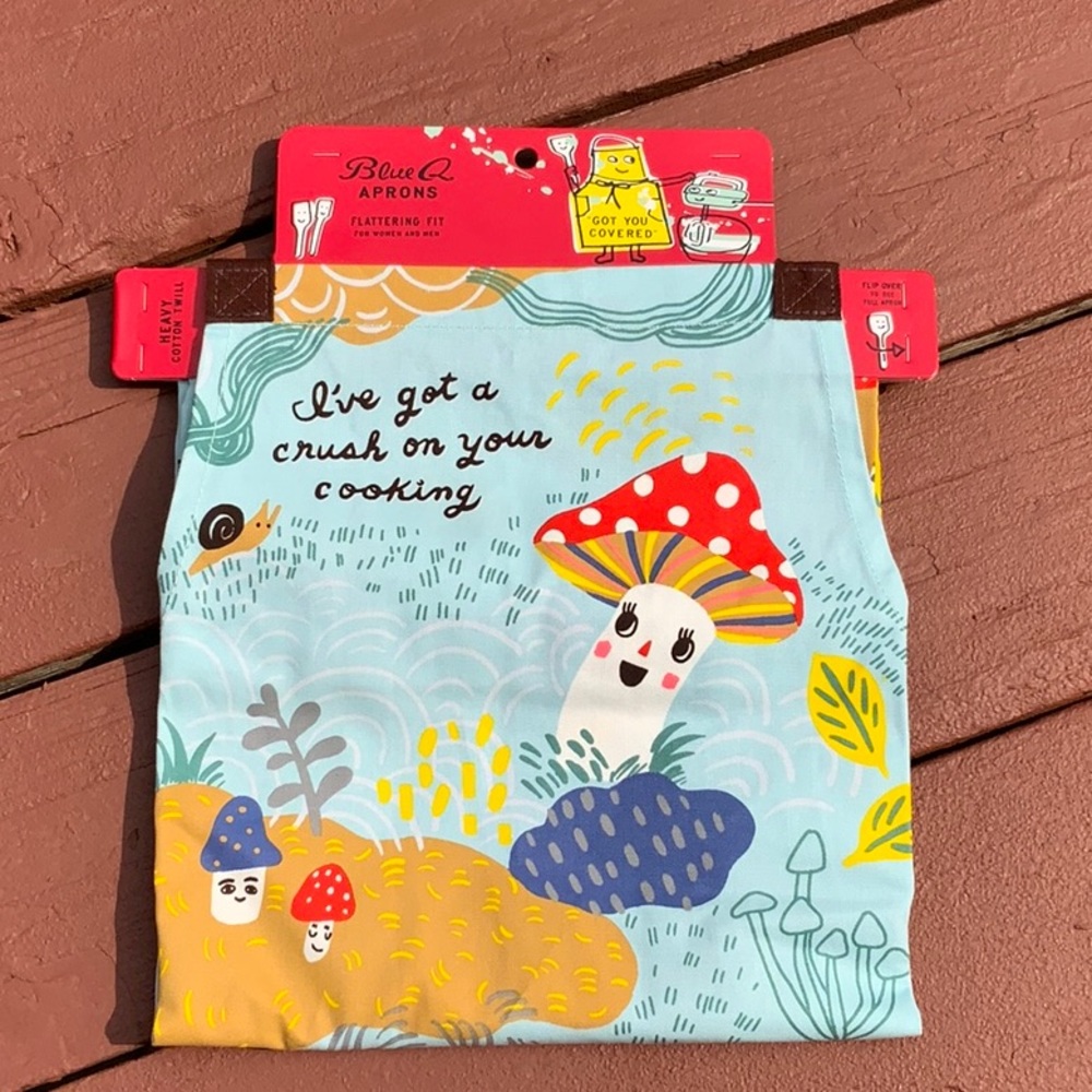 NWT BLUE Q KITCHEN GRAPHIC APRON WITH MUSHROOMS